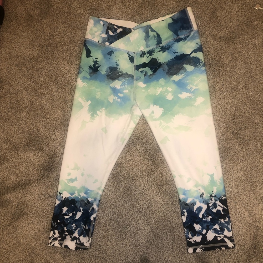 Cropped Watercolor Fabletics Leggings